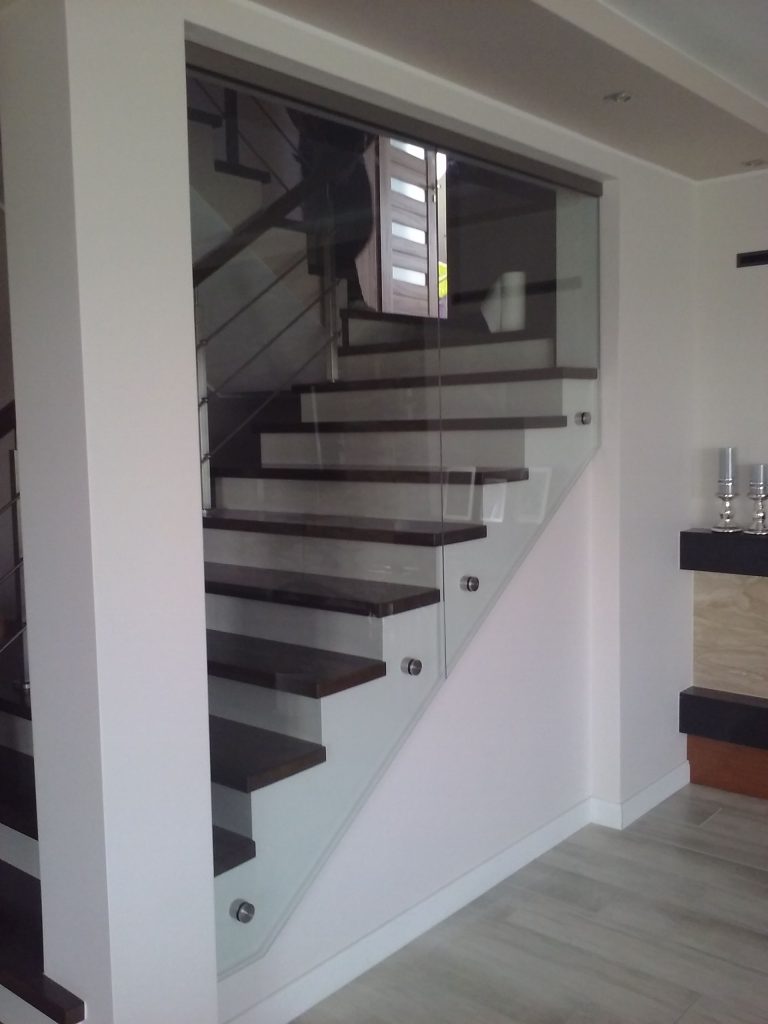 Realizacja schodów i balustrad od szklarza z Białegostoku